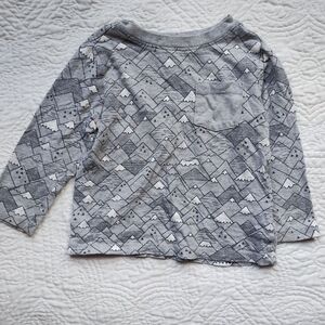 Old Navy mountain tee